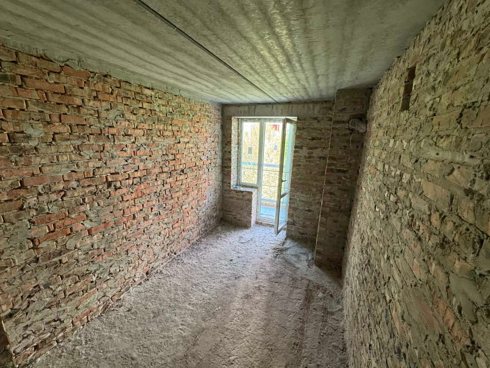 1832168437237008