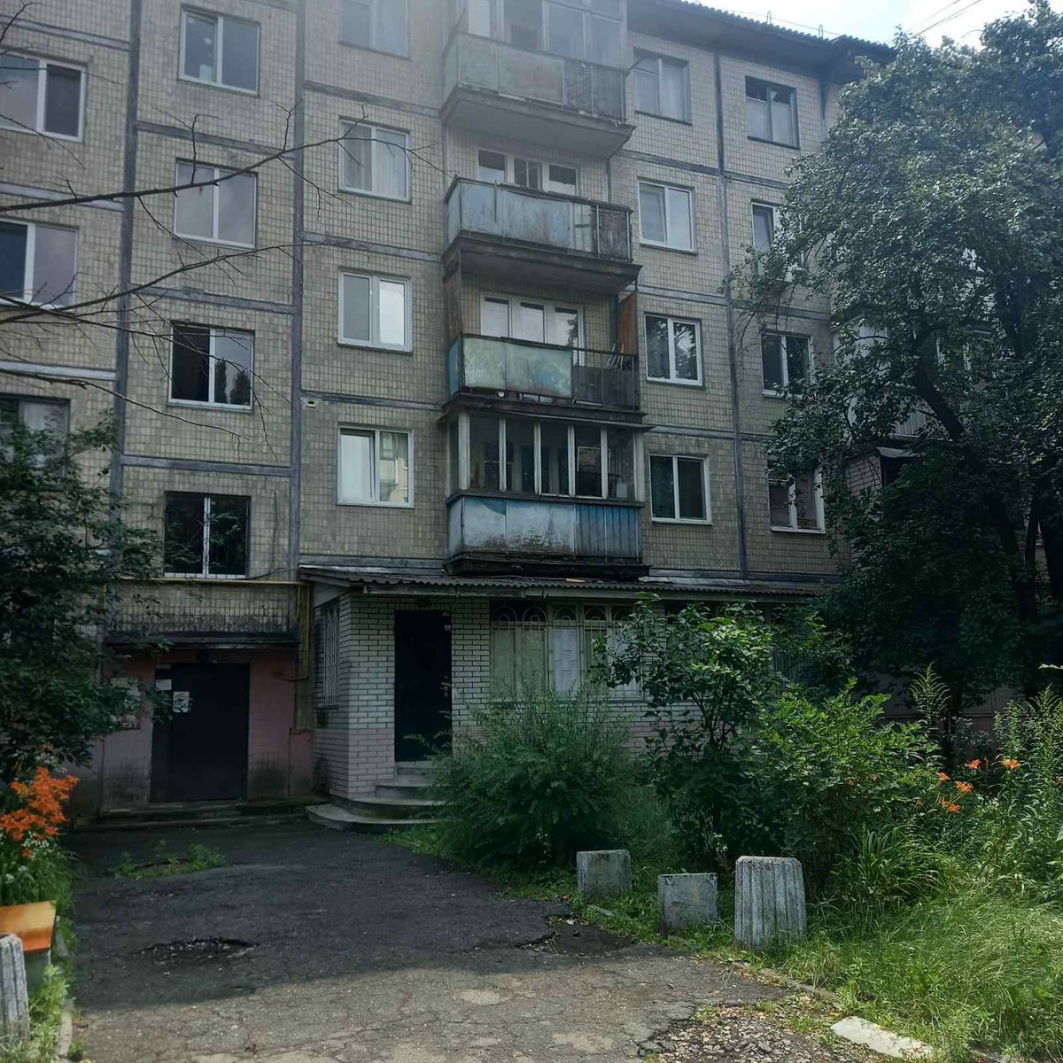 1837068902342080
