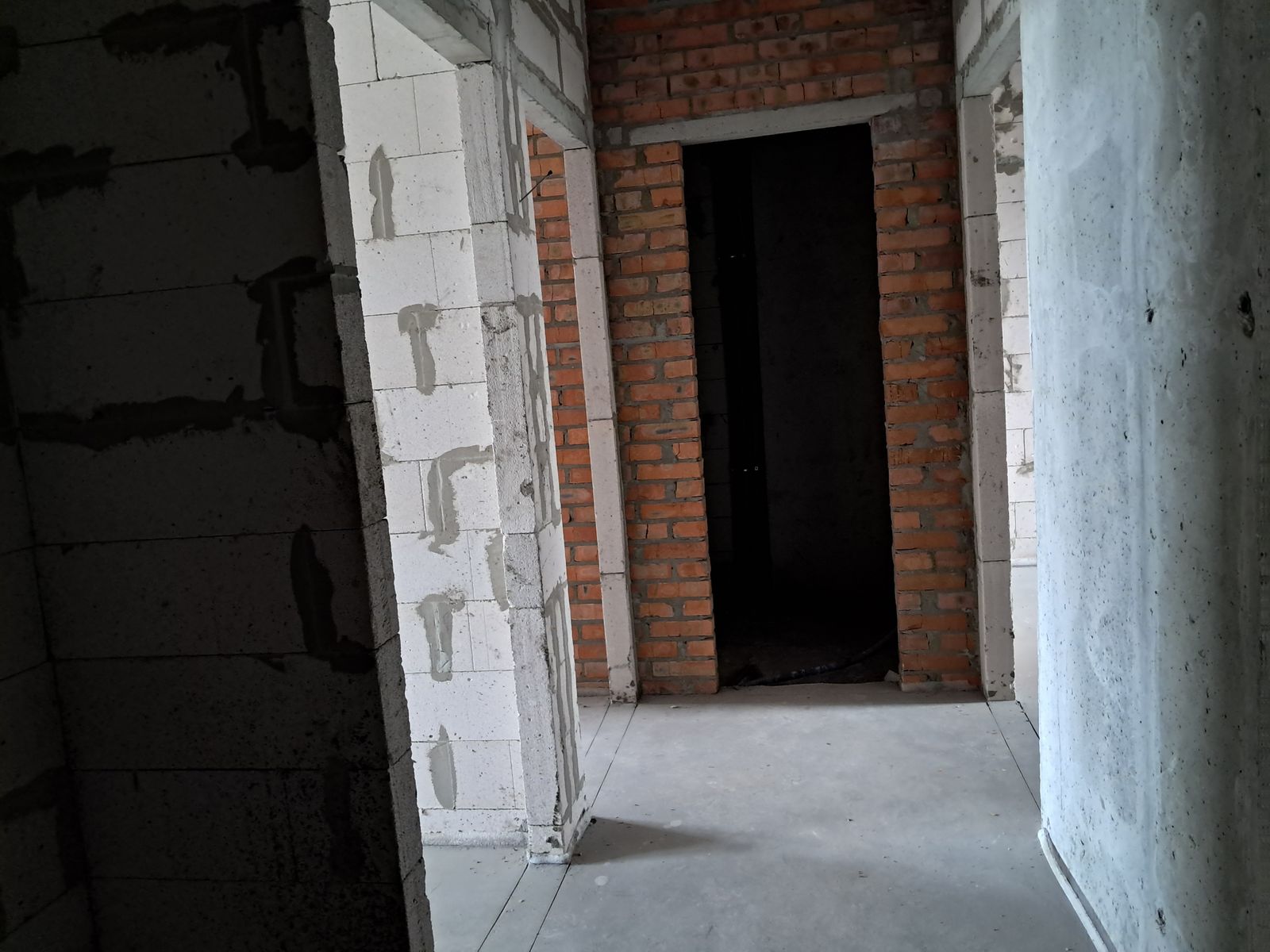 1835701585169800