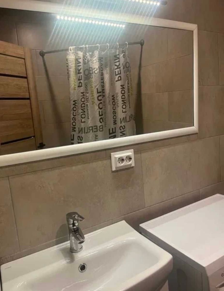 1837877100864800