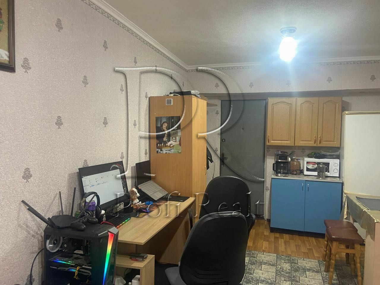 1837814587858803