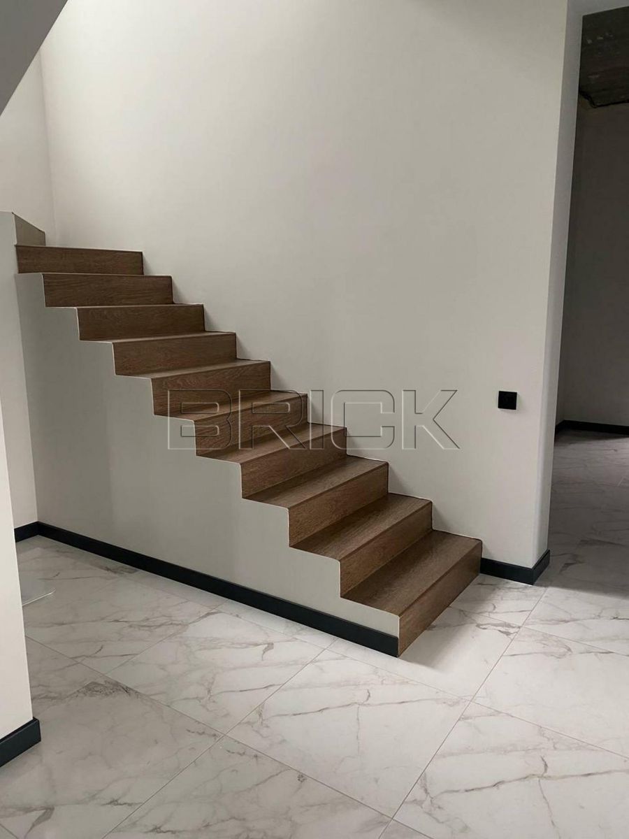 1826933548037806