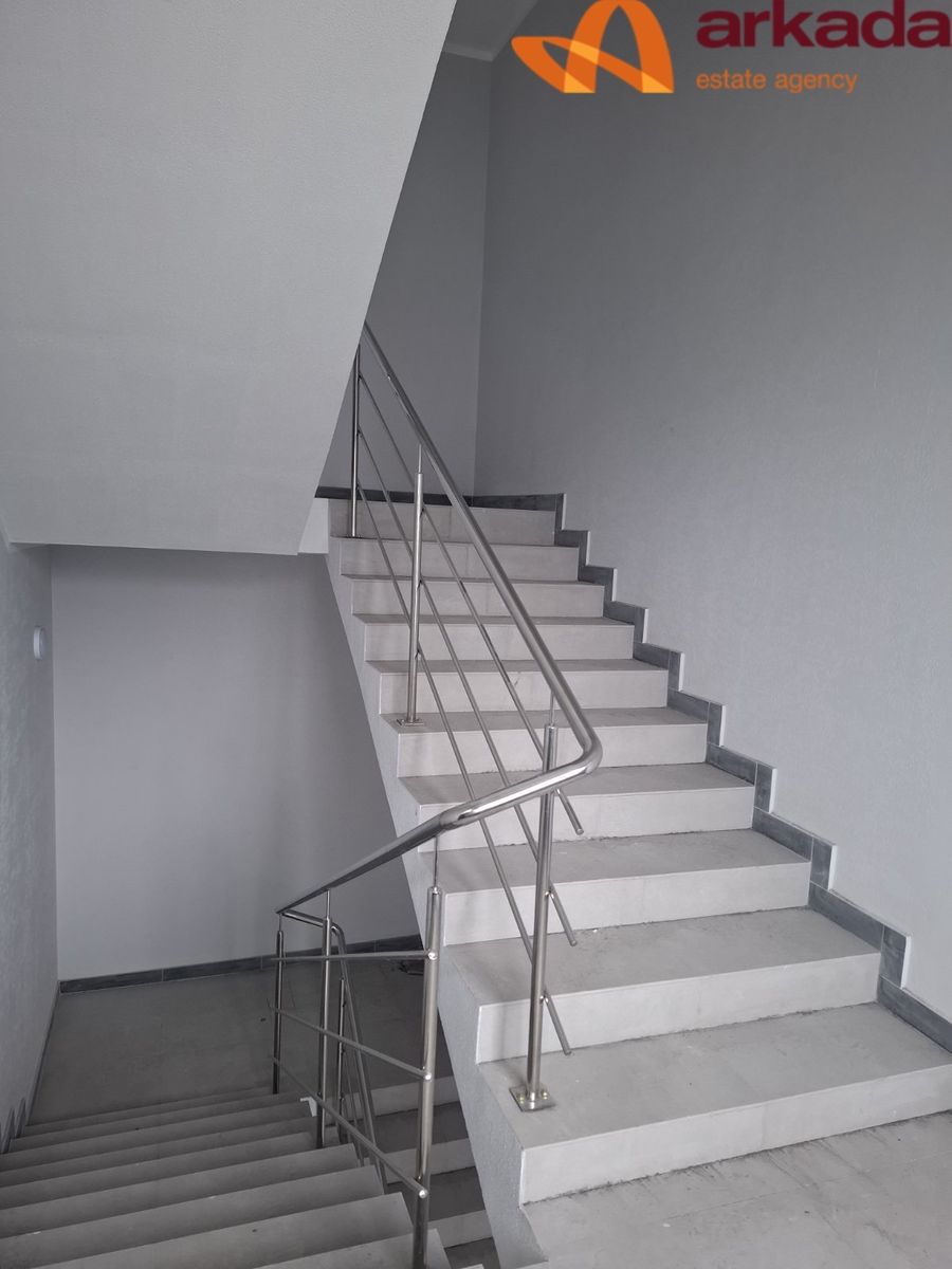 1836081653665807