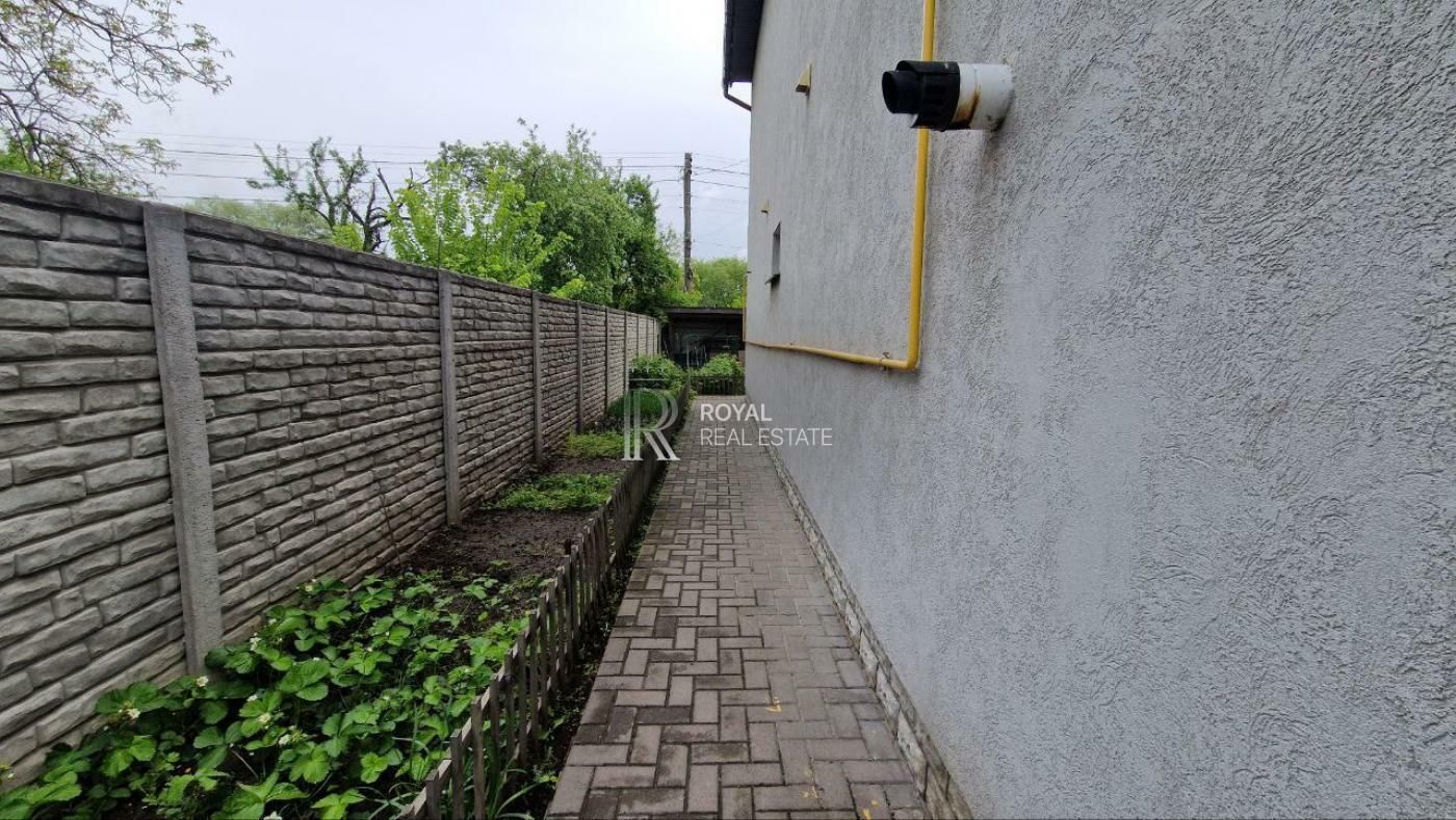 1836437537669807
