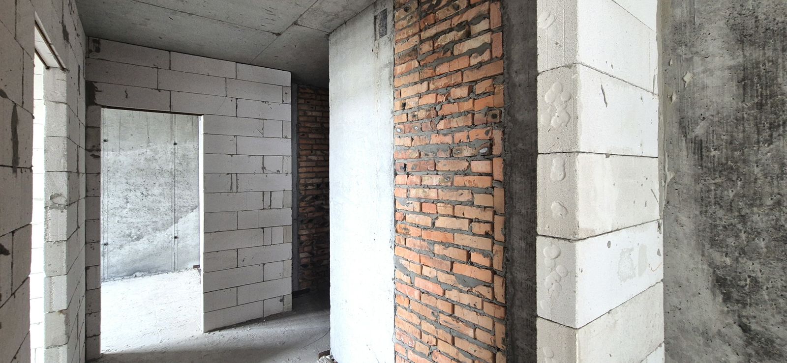 1825771642702808