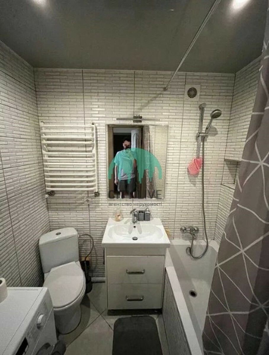1837066880194081
