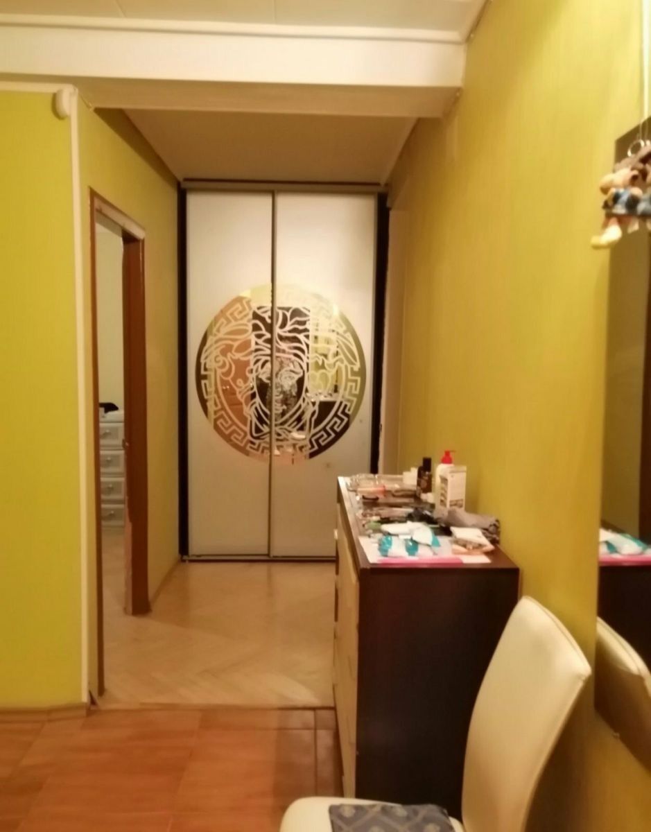 1831368586725815