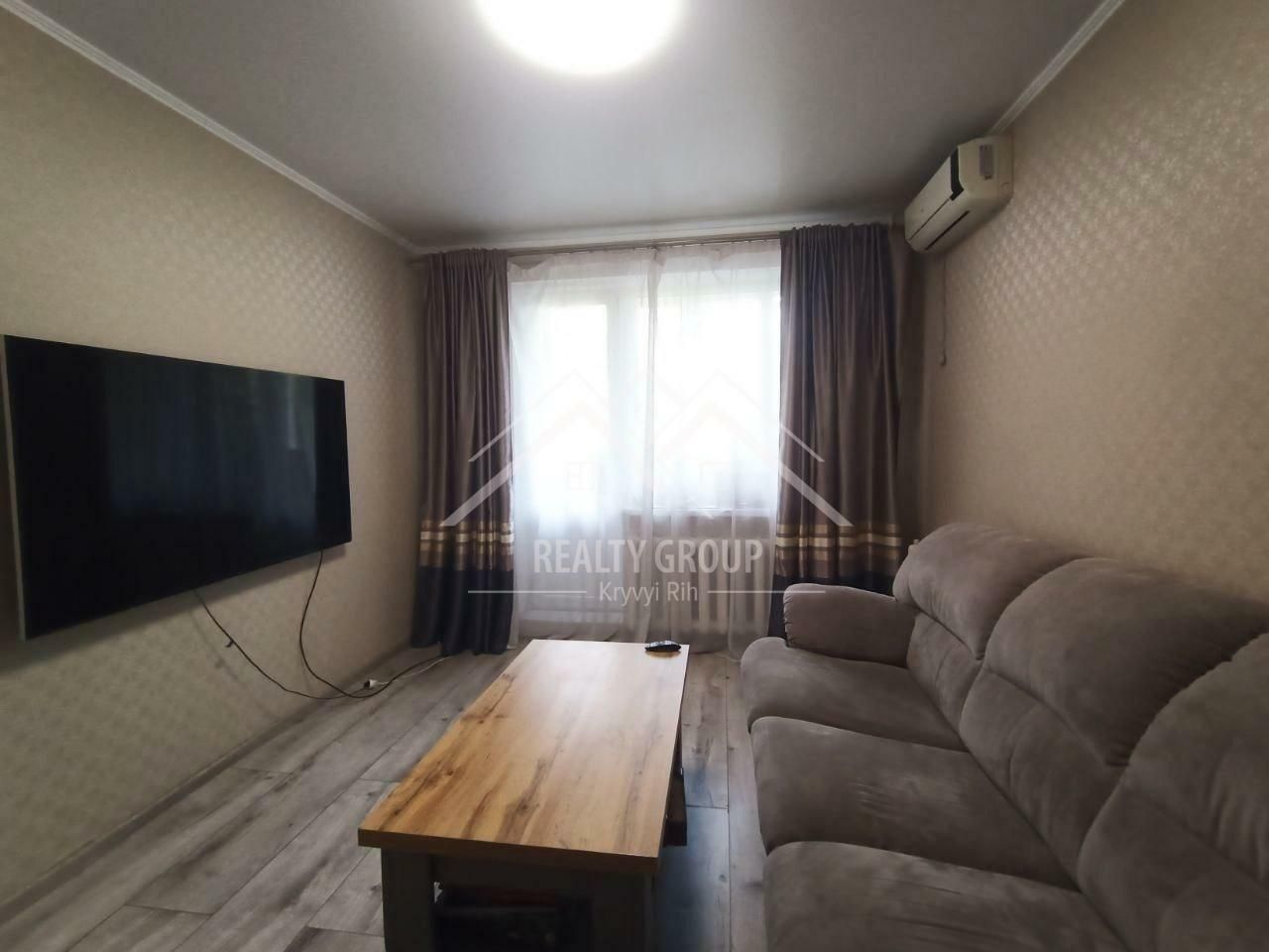 1832634087440815