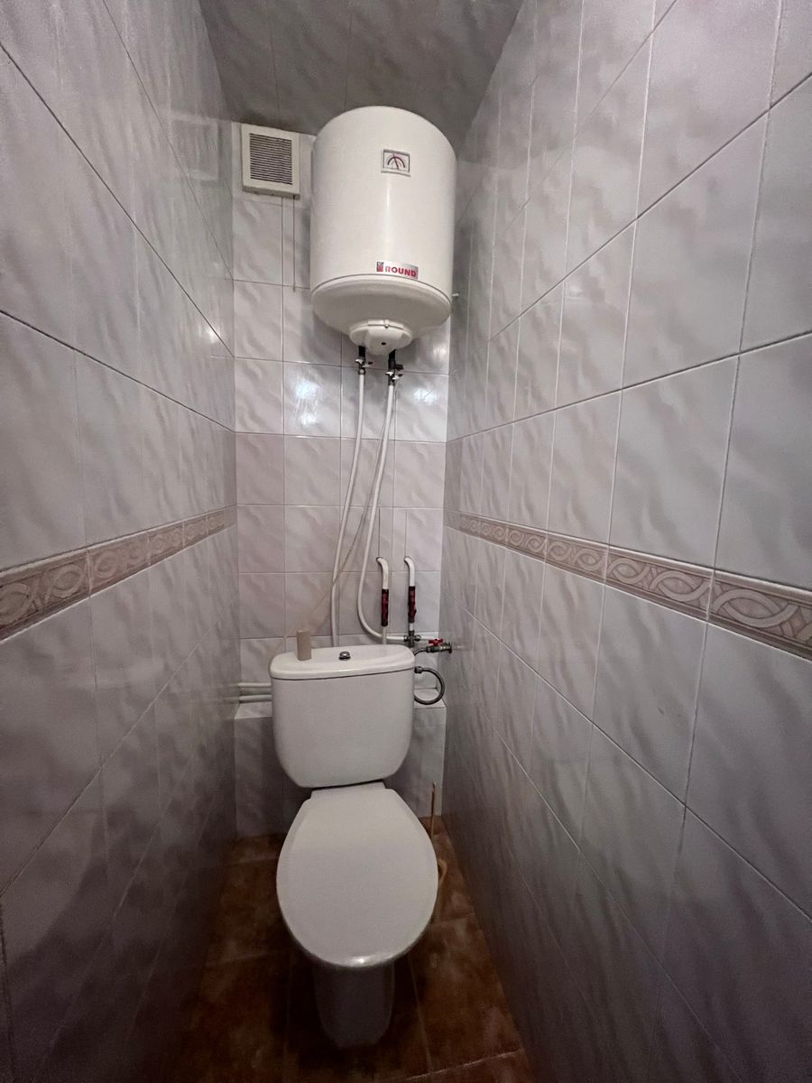 1781998042025816