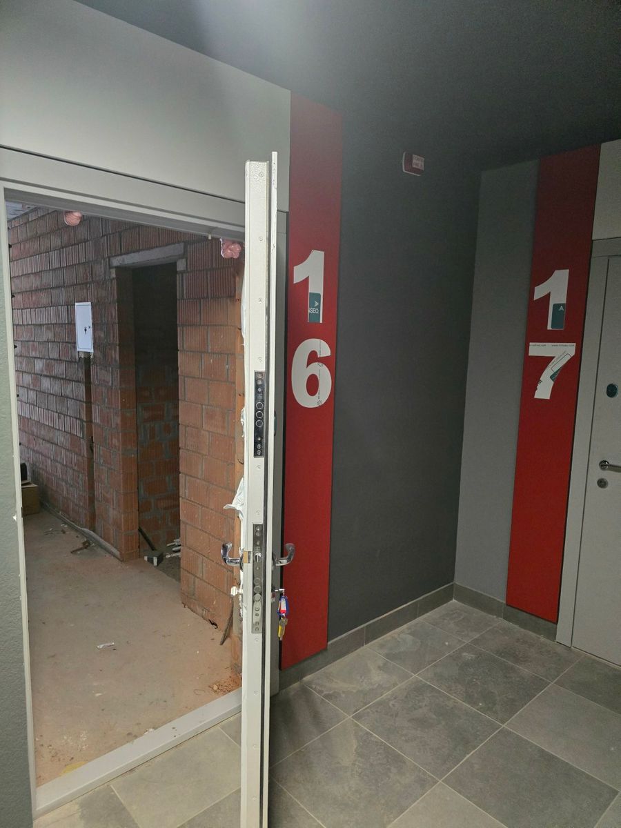 1831371893539082
