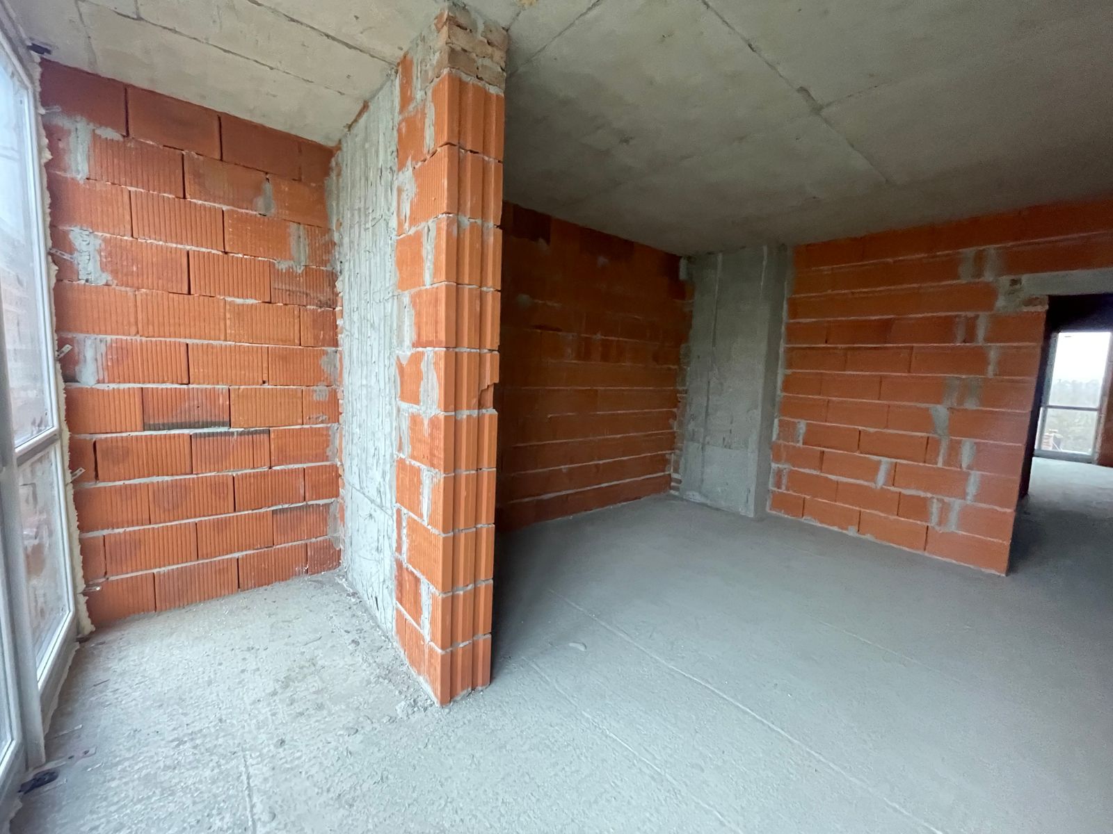 1835265923946824