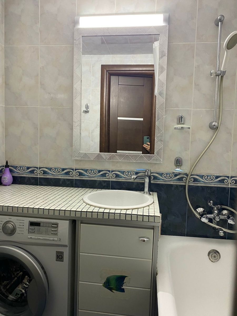 1792718957368825