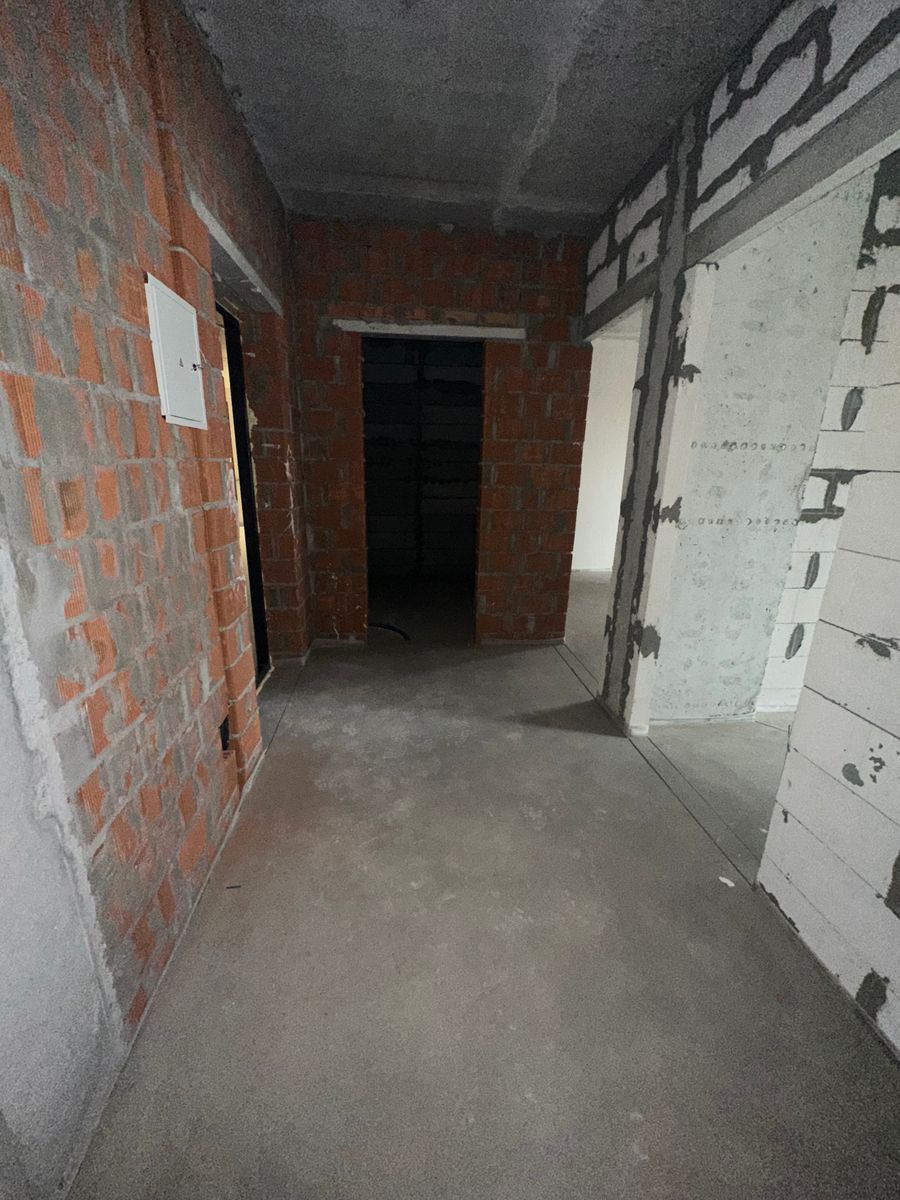 1818957929845829