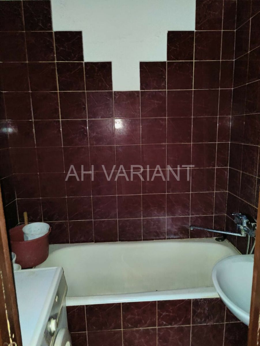1834885660278829