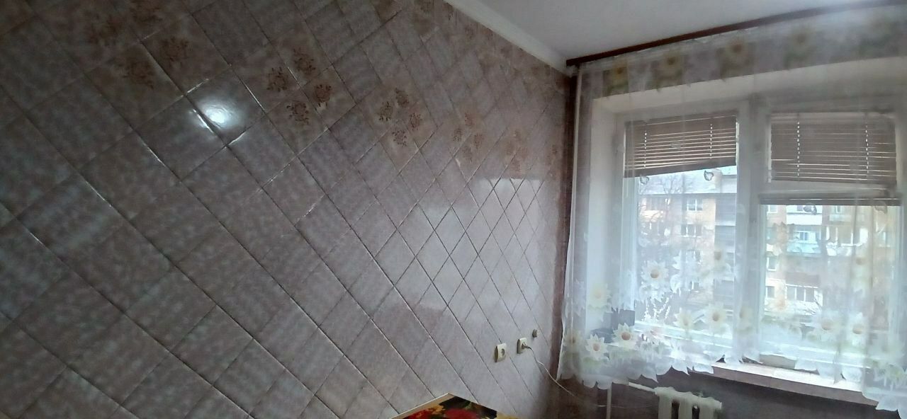1836451835441829