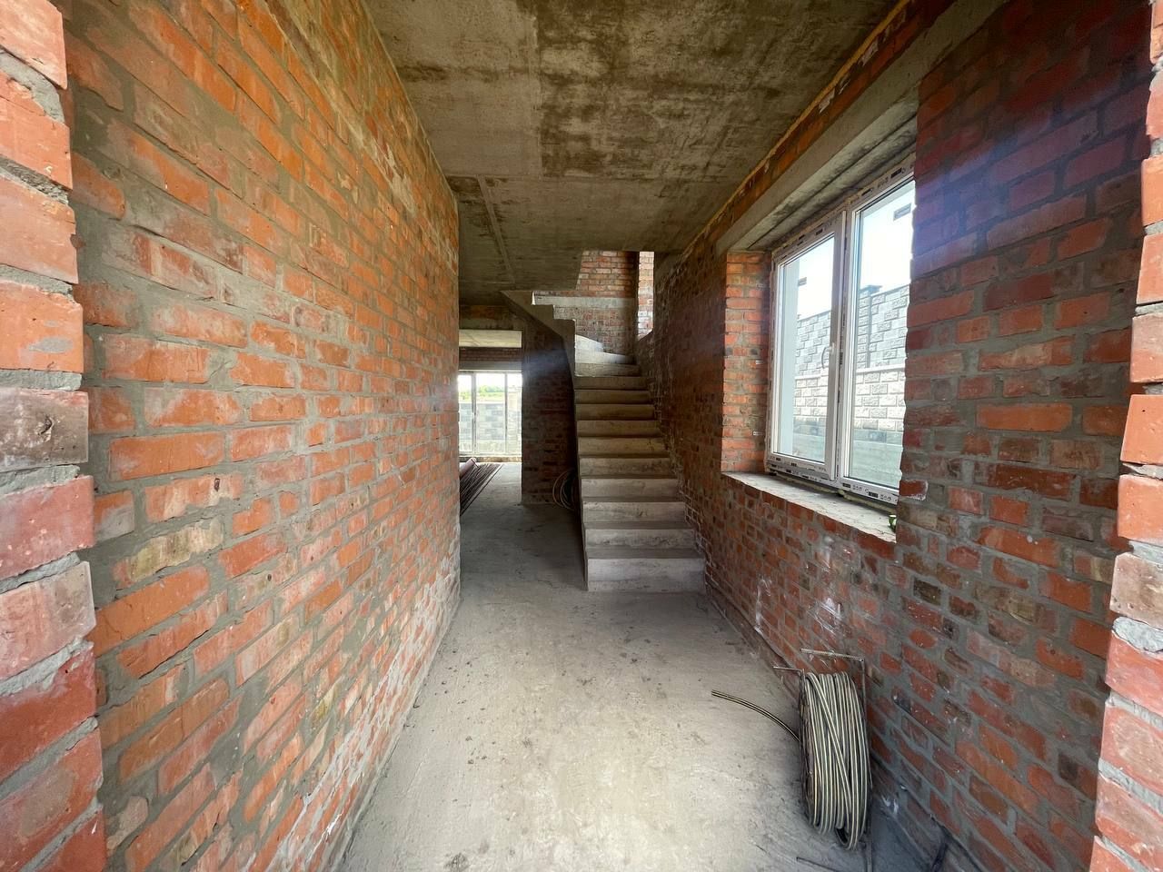 1831537007744832