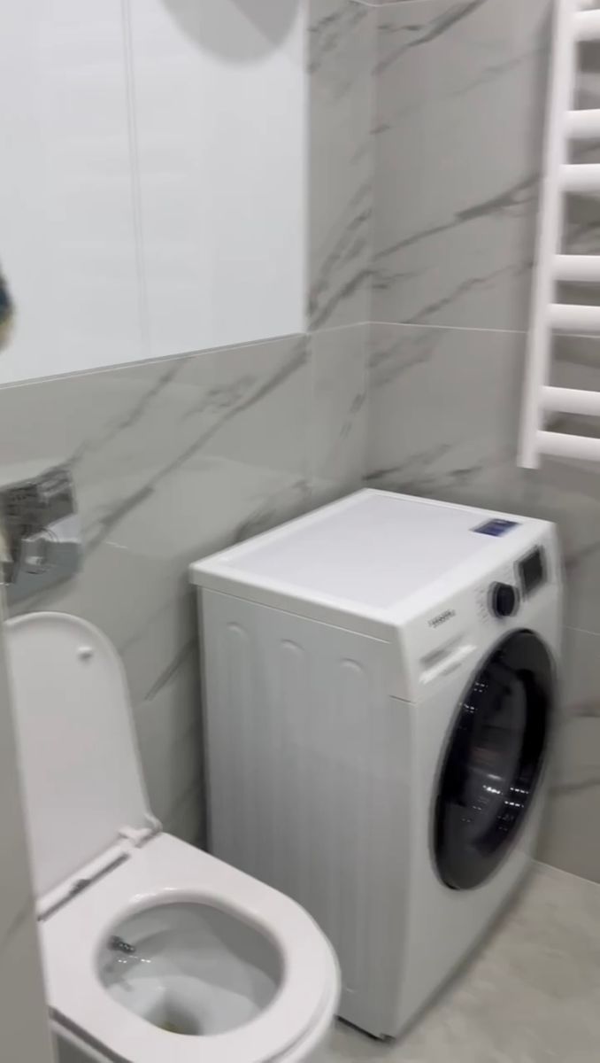 1834083766607832
