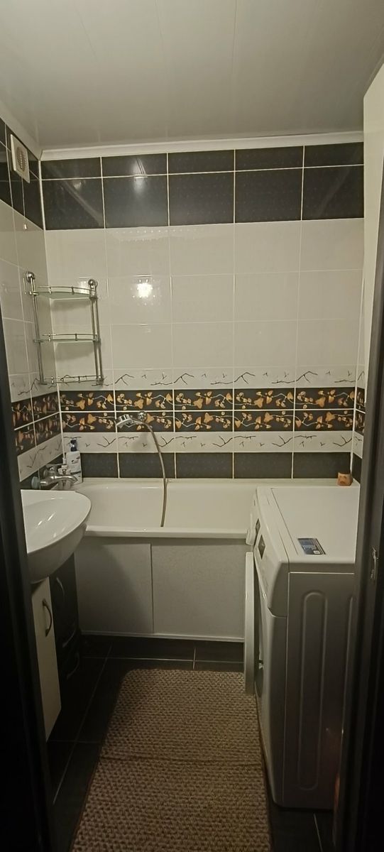 1836797001861832