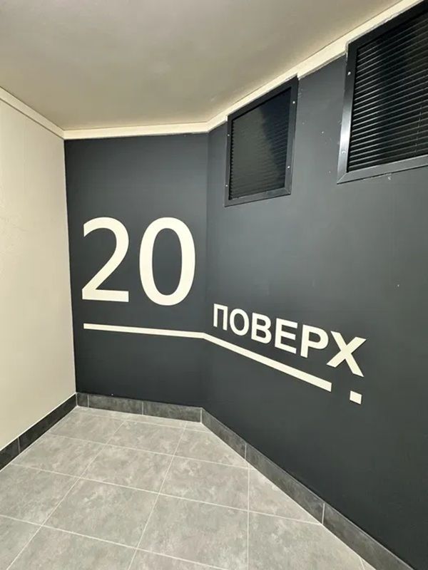 1833995804628833