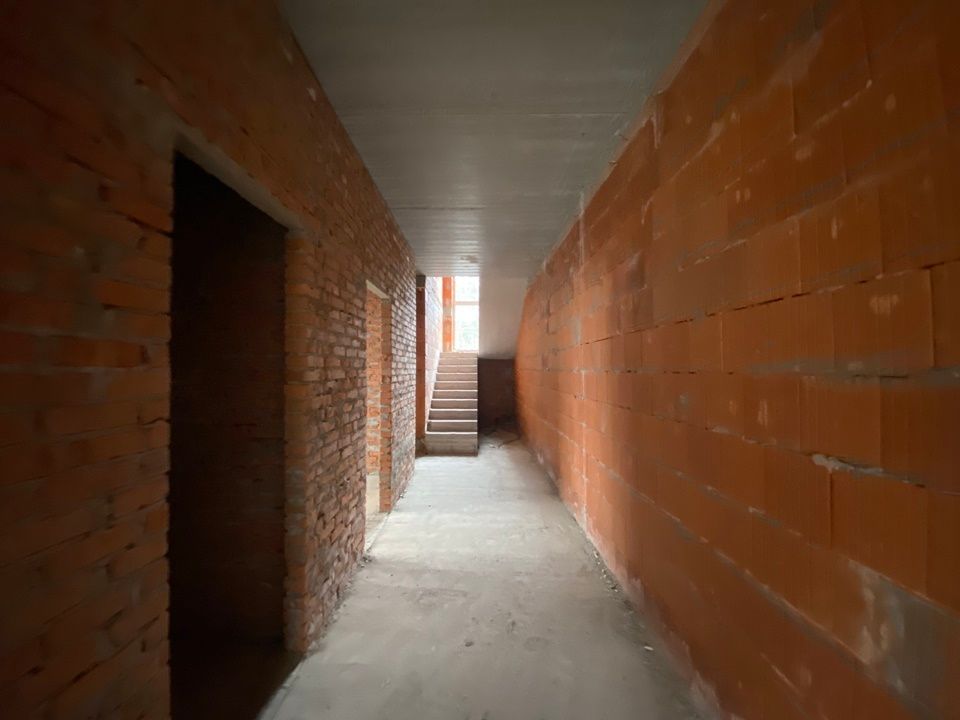 1835154209521833