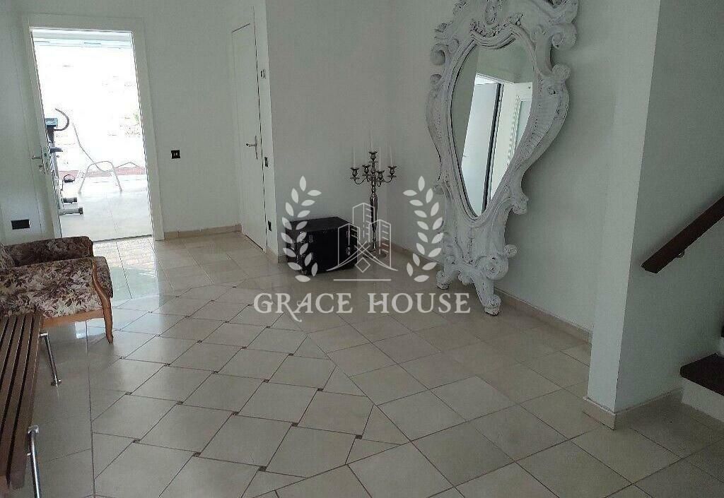 1835979581661833