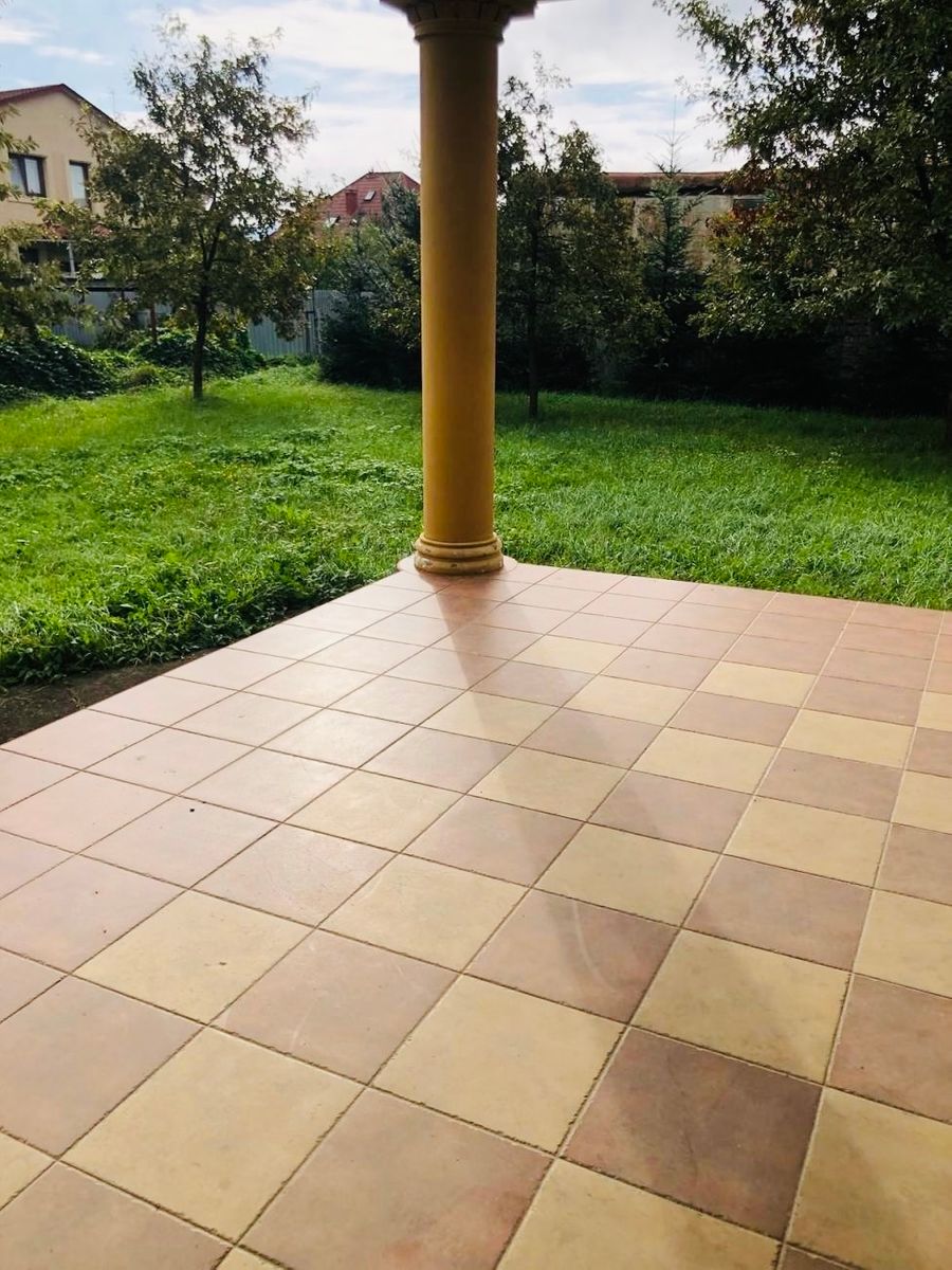 1841162322971835