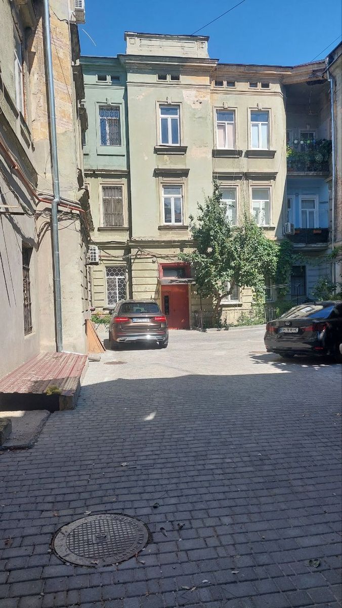 1841589152742836