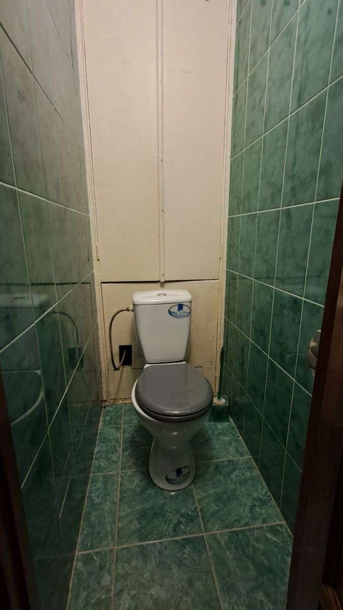 1832275902350837