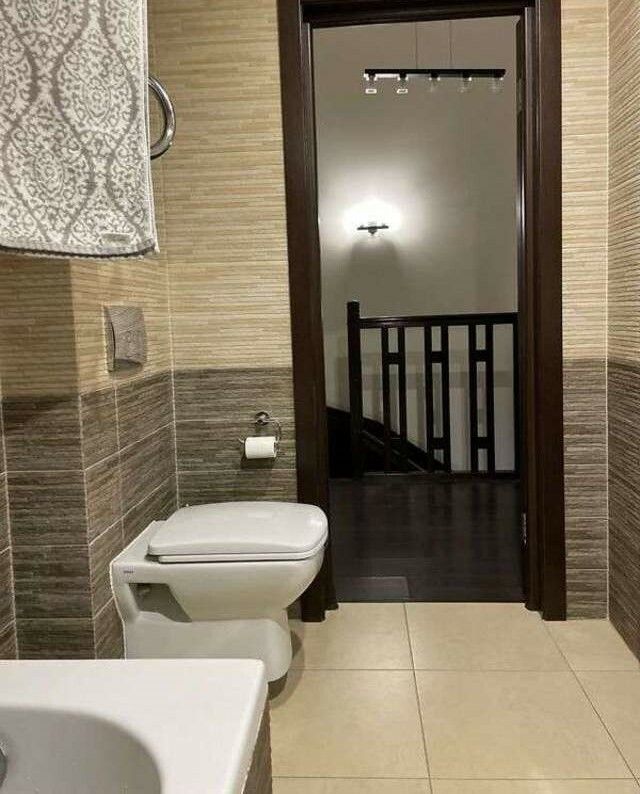 1834011651519837