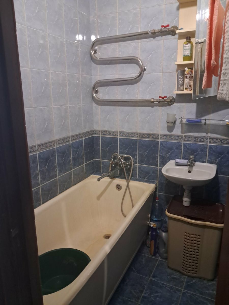 1835095146330837