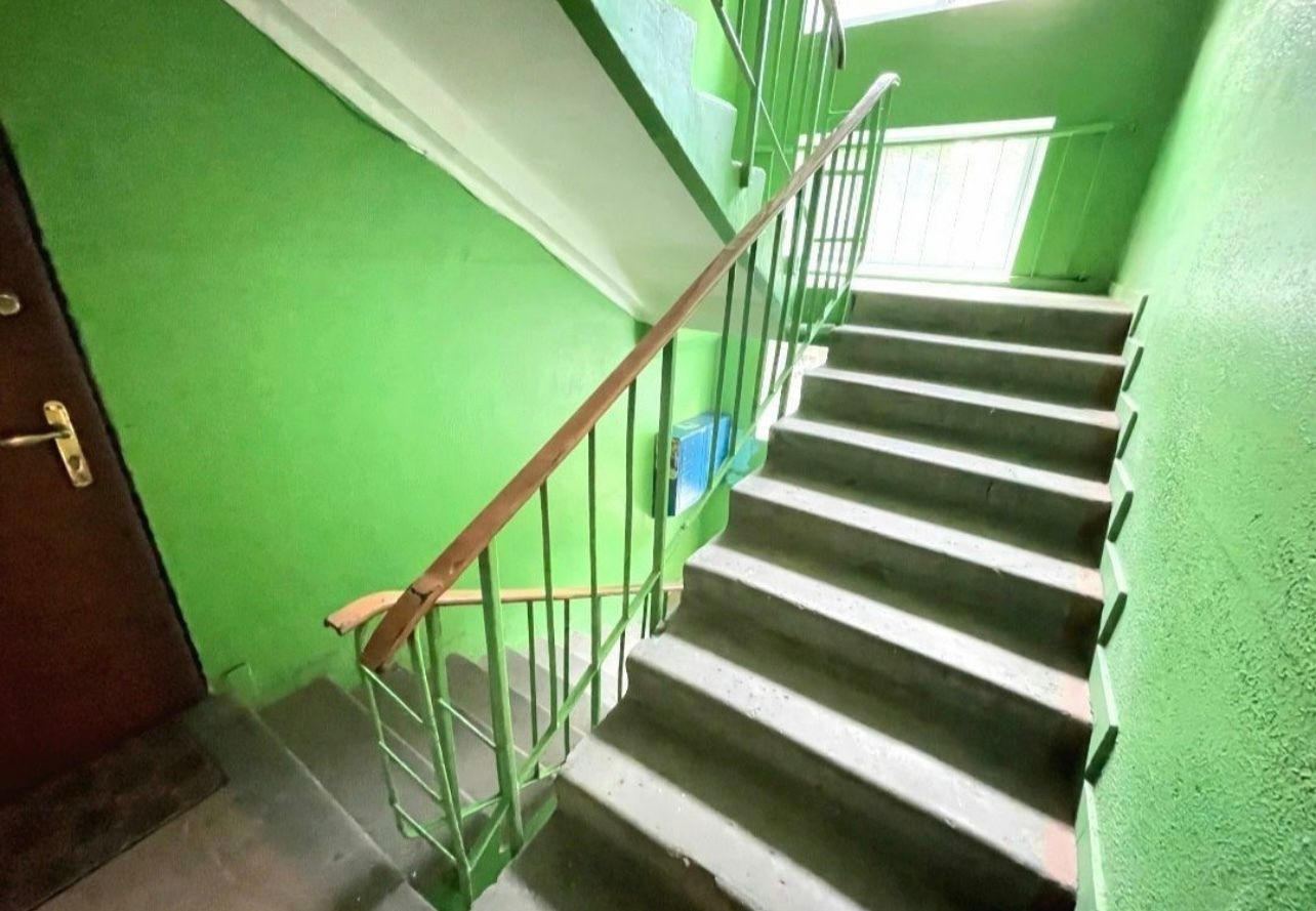 1832989562263840