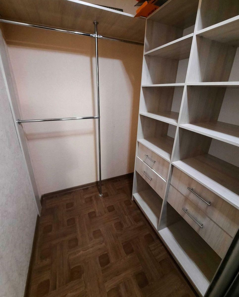 1834820685607840