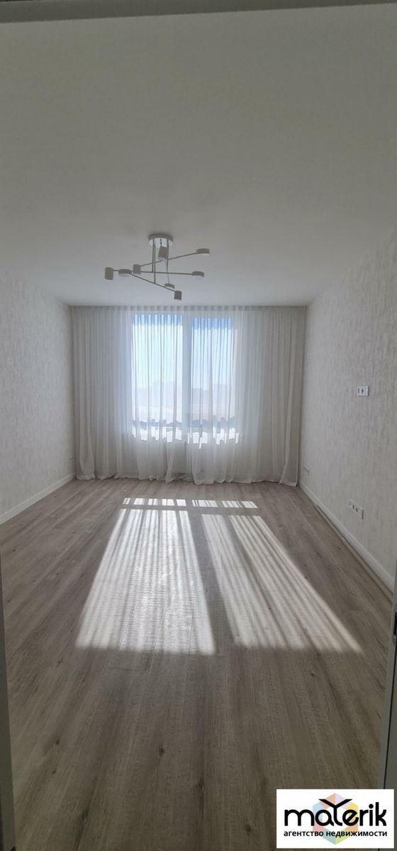 1825678435755841