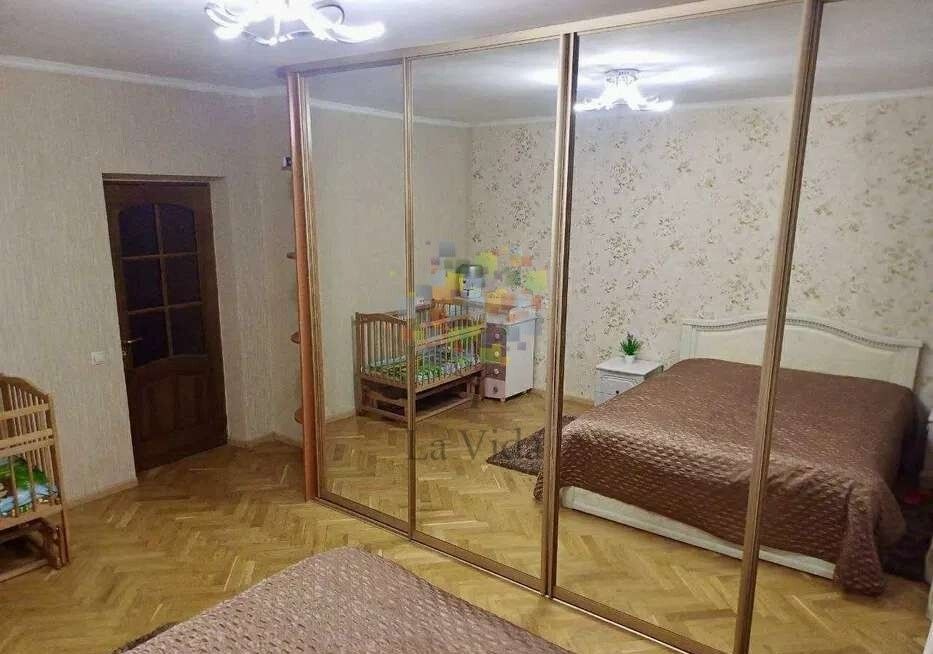 1842343843482841