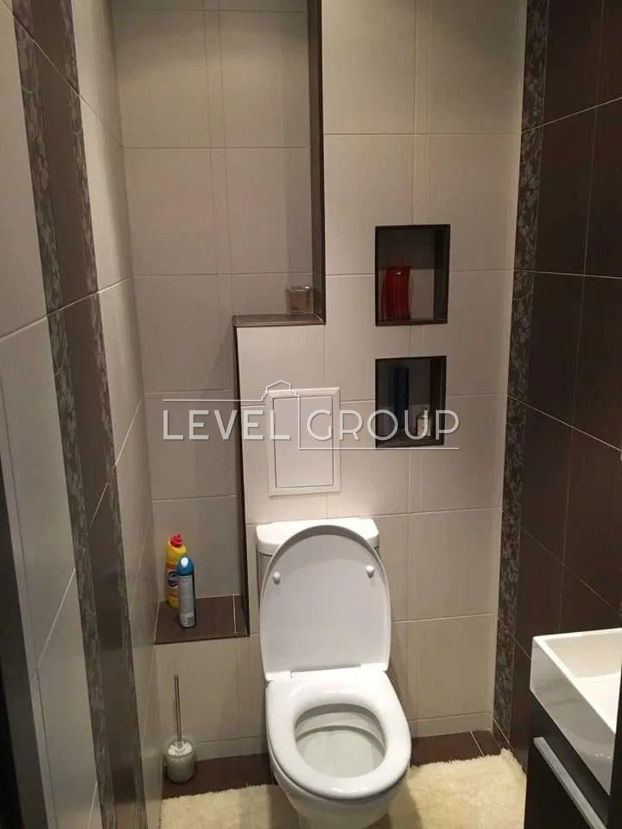 1831542240742852