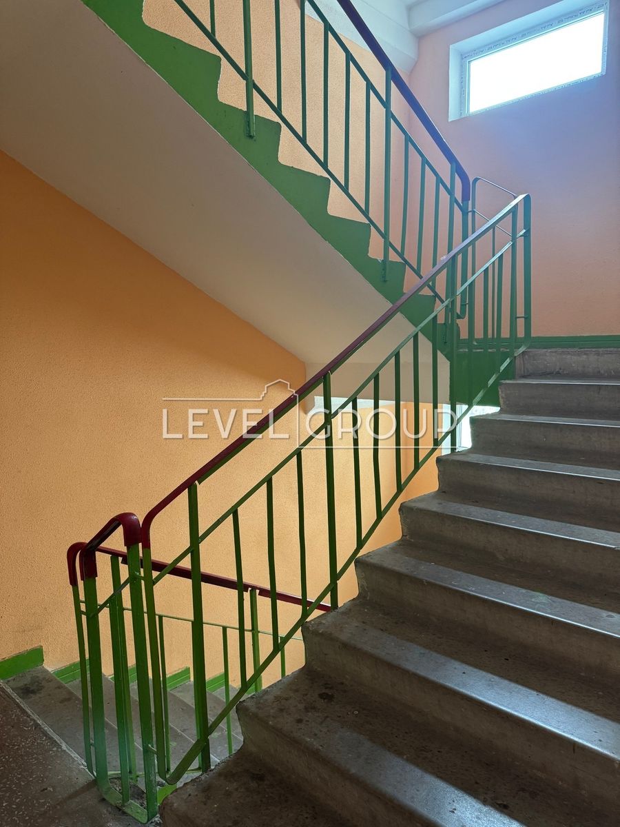 1835086849897853