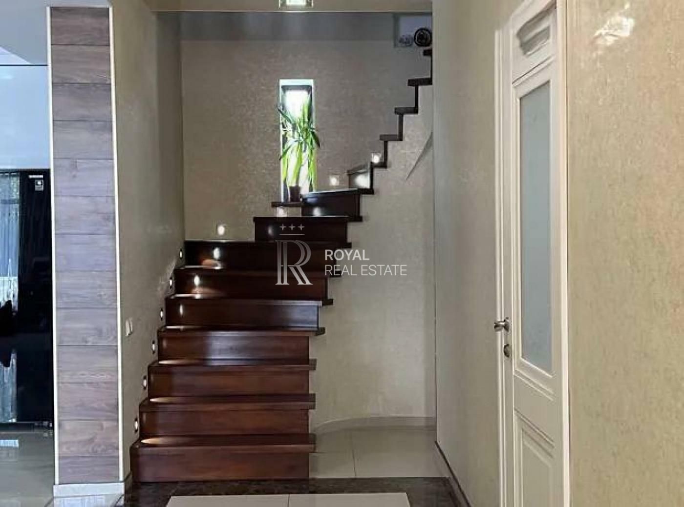1838989636493853