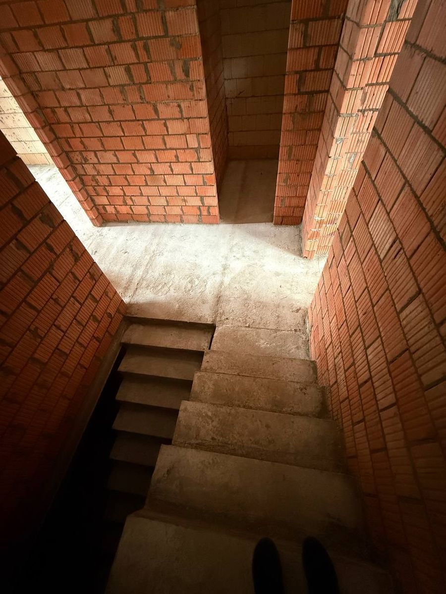 1839145983051855