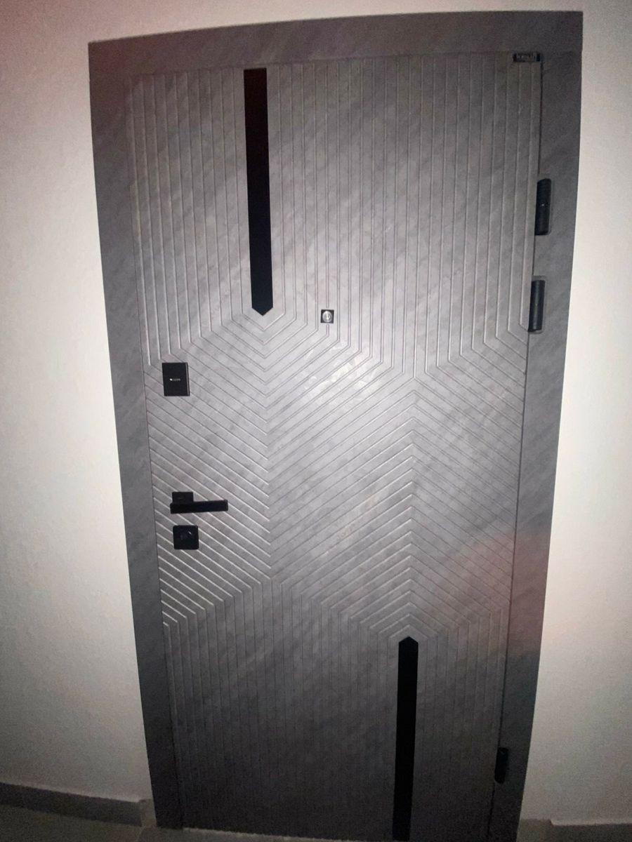 1832031636388856