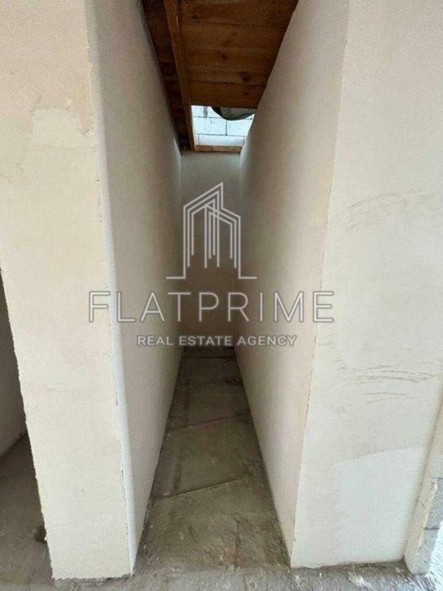 1835723872657856