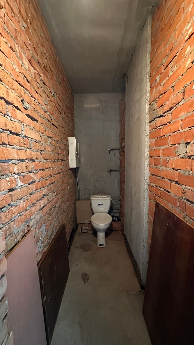 1833900274181858