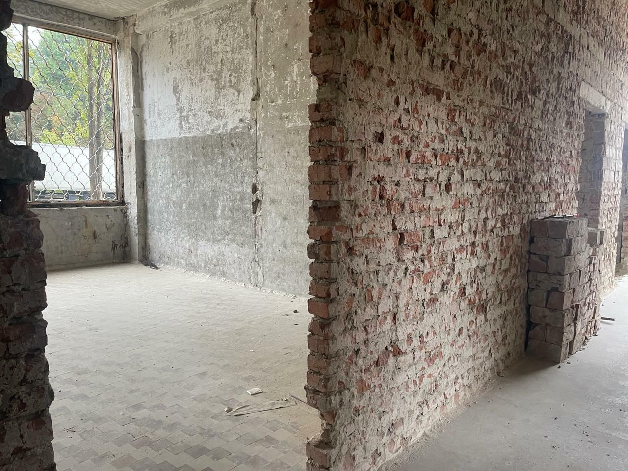 1834455634016859