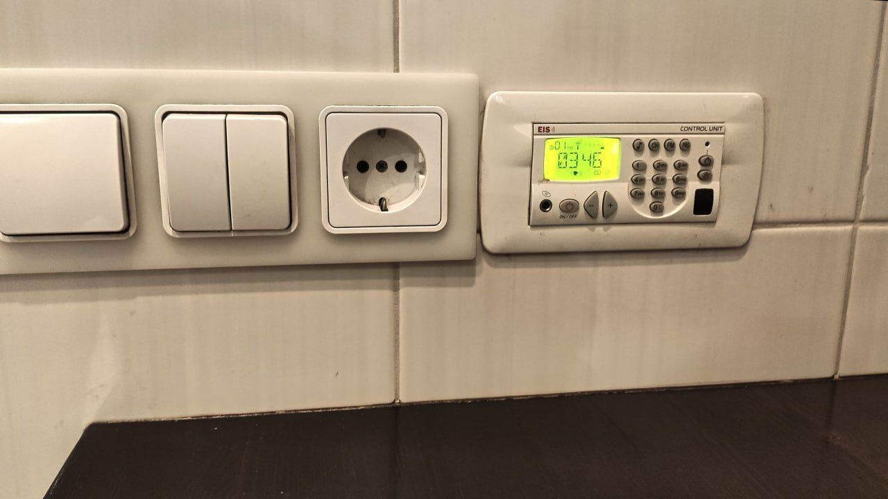 1833286391935861