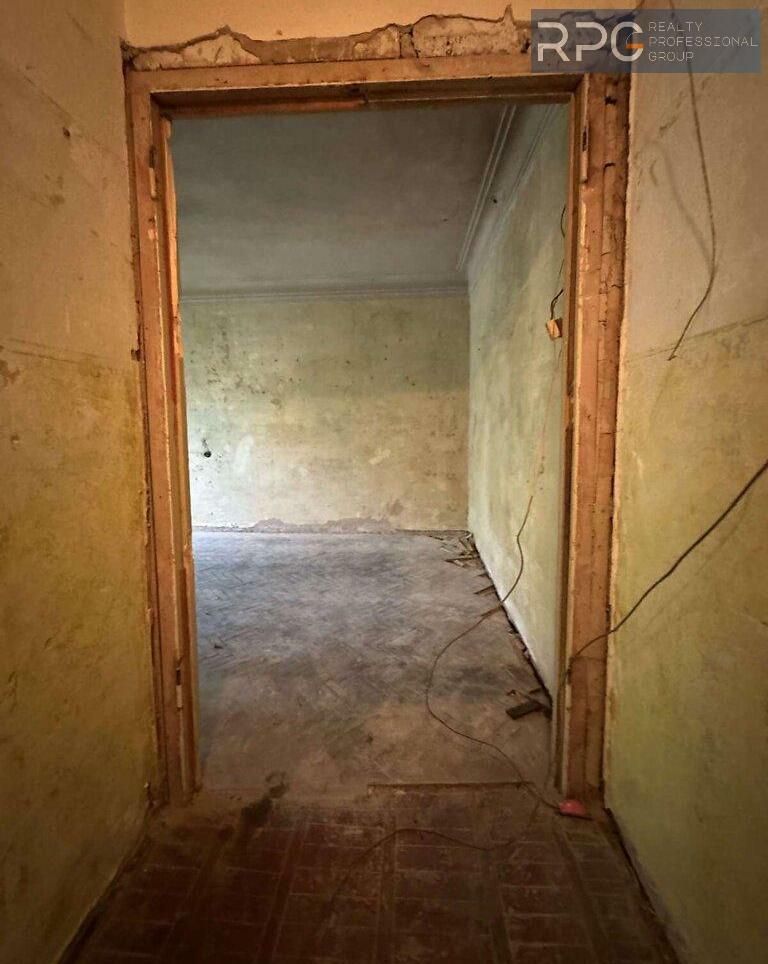 1835990741741865