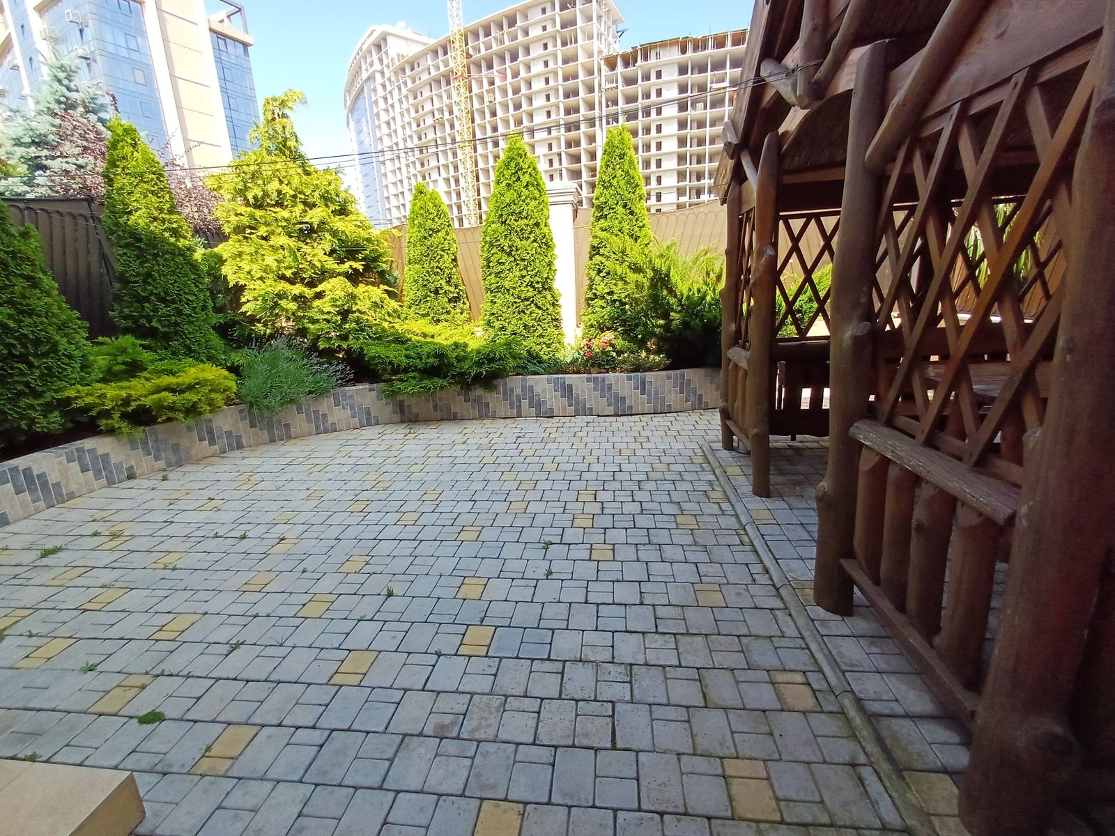 1840697633989866
