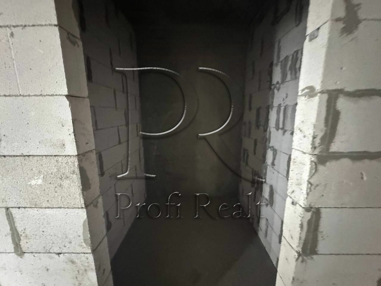 1832547673060087