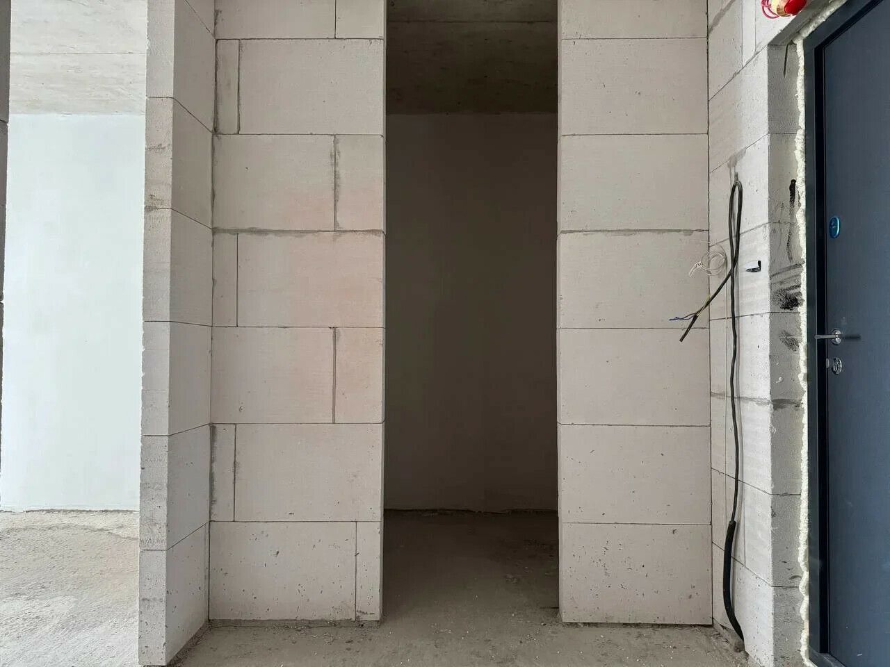 1833832704343087