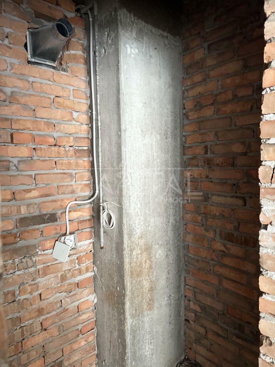 1834825589408874