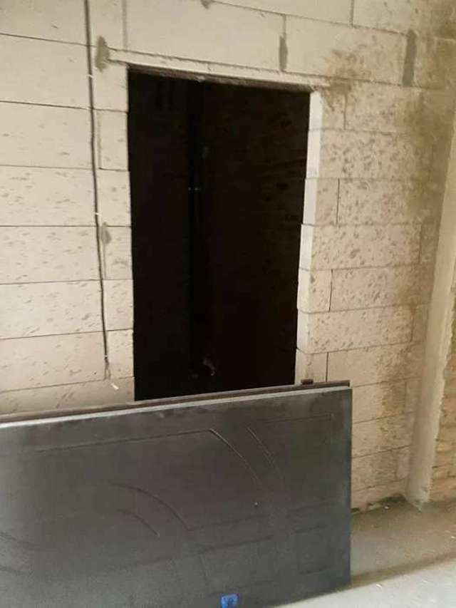 1831904043995875