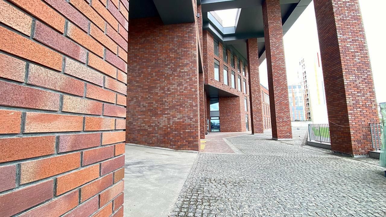 1836169404963875